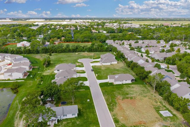 369 N Jackson Heights Ct, Wichita, KS 67206