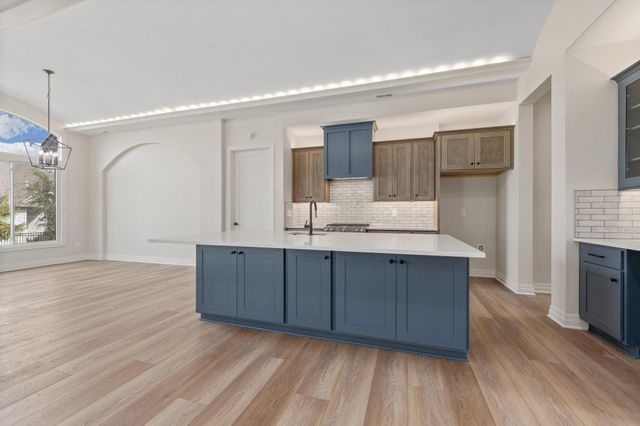 369 N Jackson Heights Ct, Wichita, KS 67206