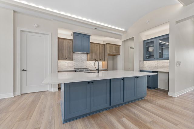 369 N Jackson Heights Ct, Wichita, KS 67206