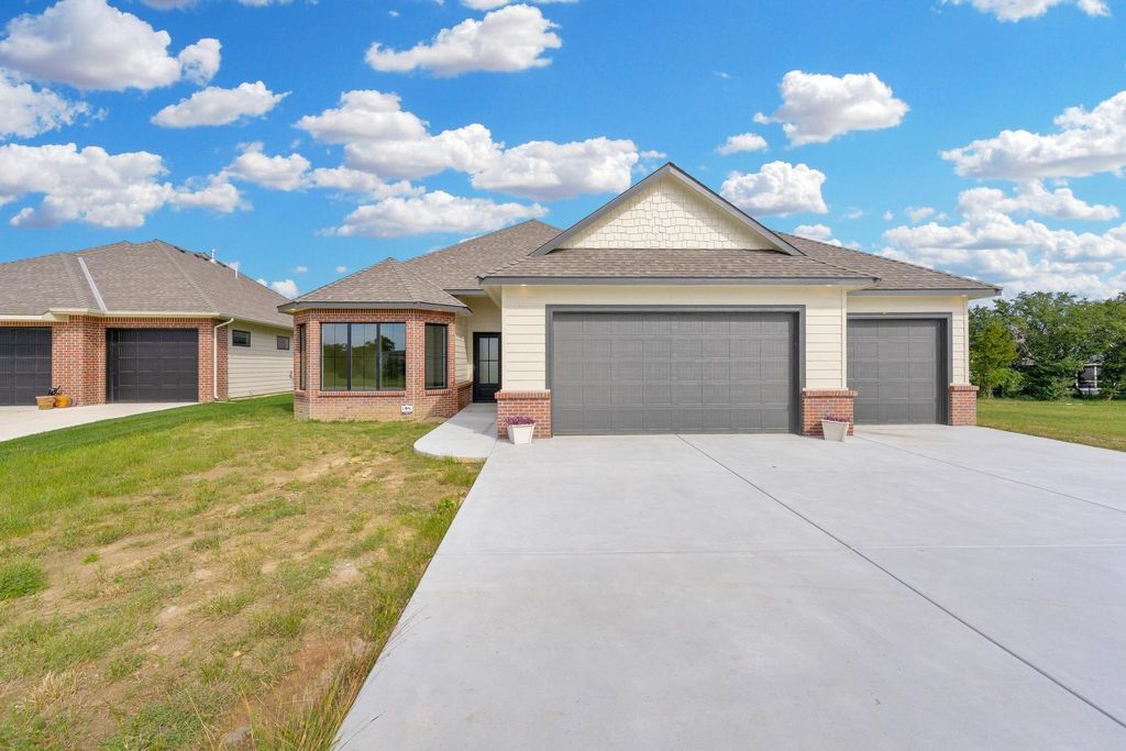 369 N Jackson Heights Ct, Wichita, KS 67206