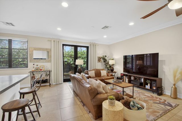 320 Via Villagio, Hypoluxo, FL 33462