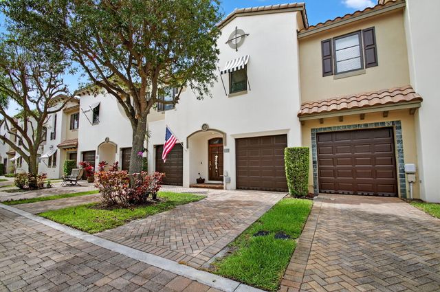 320 Via Villagio, Hypoluxo, FL 33462