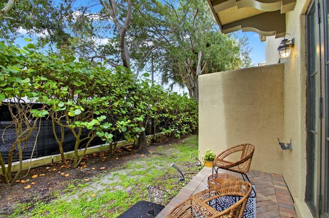 320 Via Villagio, Hypoluxo, FL 33462