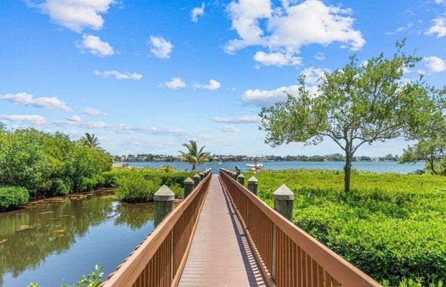 320 Via Villagio, Hypoluxo, FL 33462