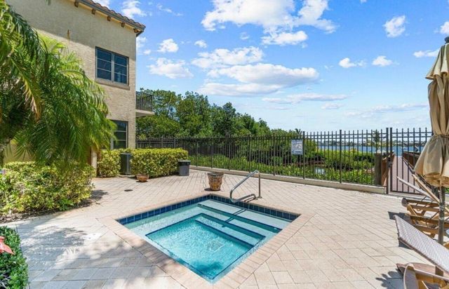 320 Via Villagio, Hypoluxo, FL 33462