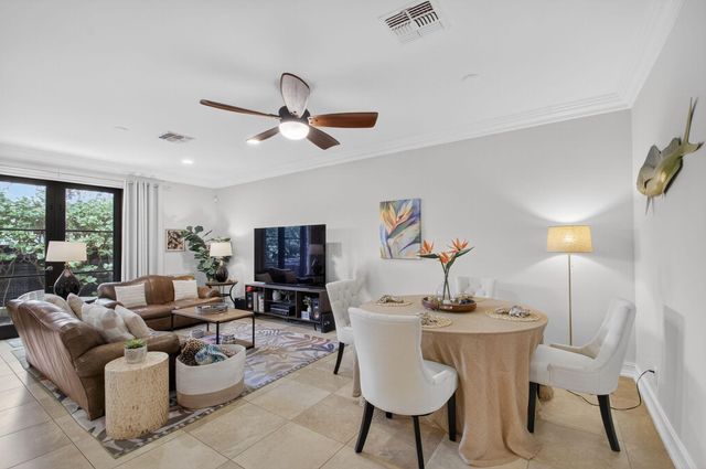 320 Via Villagio, Hypoluxo, FL 33462