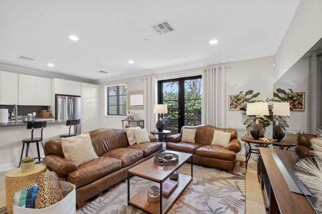 320 Via Villagio, Hypoluxo, FL 33462