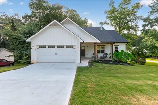 3979 Pointe N, Gainesville, GA 30506