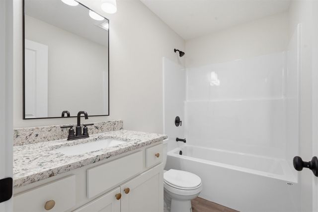 5752 Wall Street, Waterloo, IA 50701
