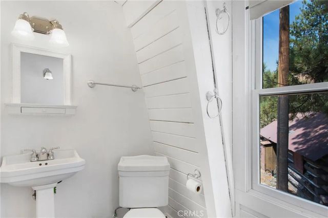 720 Maryland Road, Big Bear Lake, CA 92315