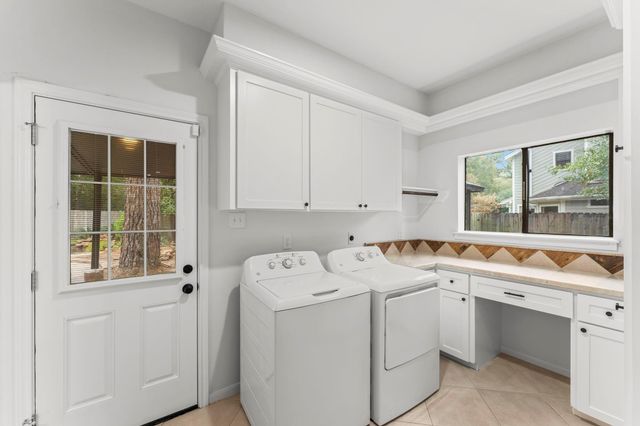 6 Thornhedge Court, The Woodlands, TX 77381