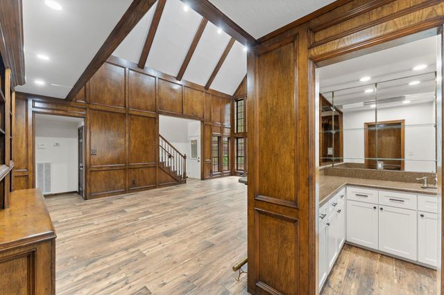 6 Thornhedge Court, The Woodlands, TX 77381