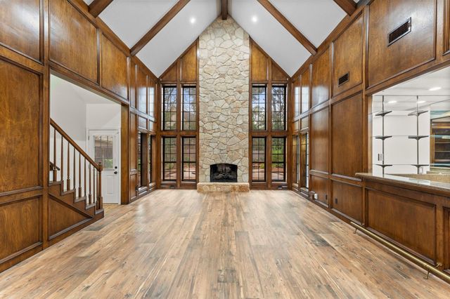 6 Thornhedge Court, The Woodlands, TX 77381