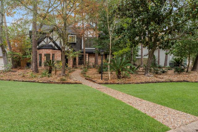 6 Thornhedge Court, The Woodlands, TX 77381