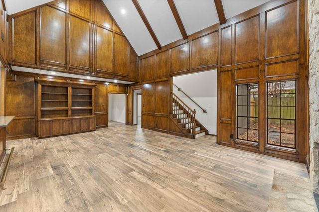 6 Thornhedge Court, The Woodlands, TX 77381