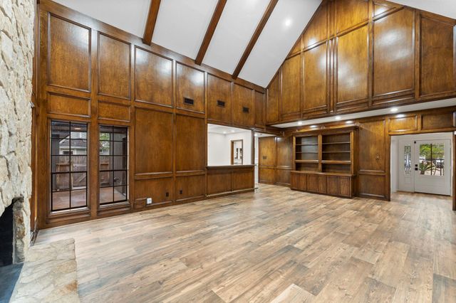 6 Thornhedge Court, The Woodlands, TX 77381