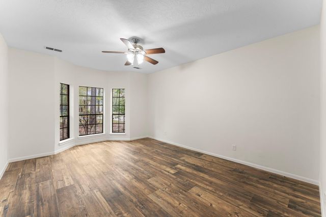 6 Thornhedge Court, The Woodlands, TX 77381