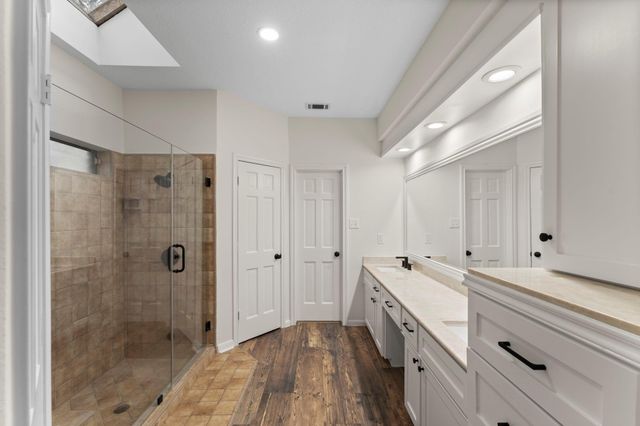 6 Thornhedge Court, The Woodlands, TX 77381