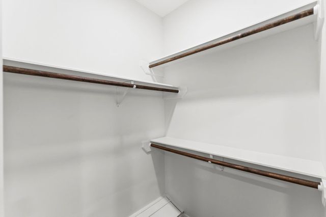 6 Thornhedge Court, The Woodlands, TX 77381