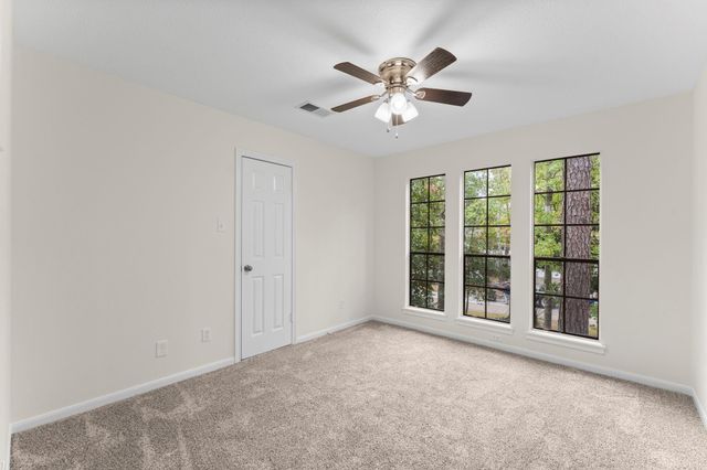 6 Thornhedge Court, The Woodlands, TX 77381