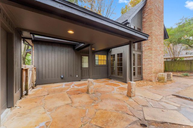 6 Thornhedge Court, The Woodlands, TX 77381