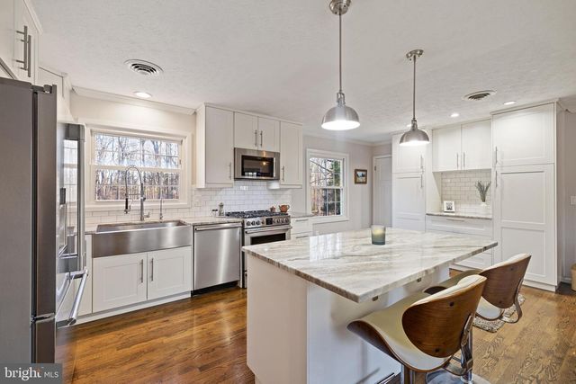 6159 FISHERS STATION RD, Lothian, MD 20711