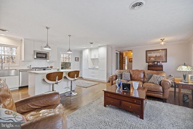 6159 FISHERS STATION RD, Lothian, MD 20711