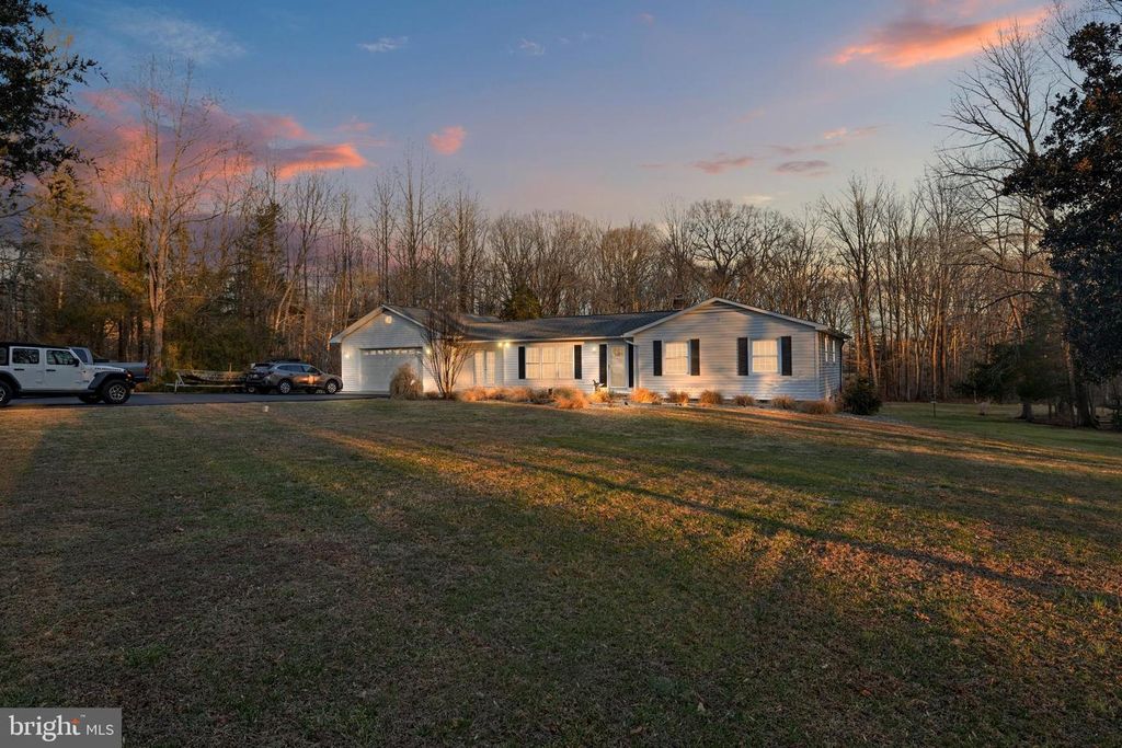 6159 FISHERS STATION RD, Lothian, MD 20711