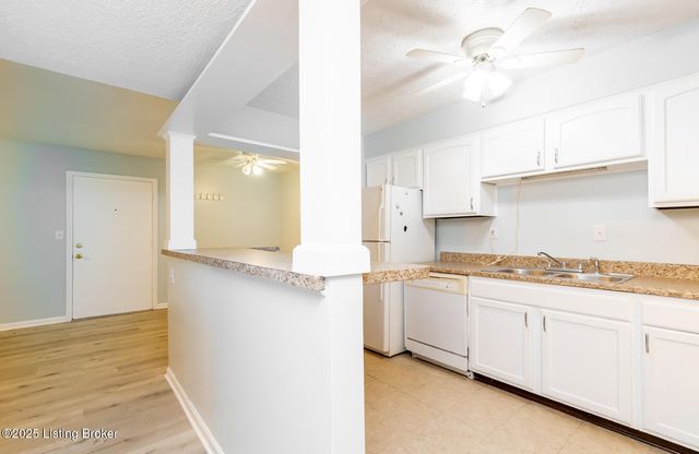 7052 Wildwood Cir 107, Louisville, KY 40291