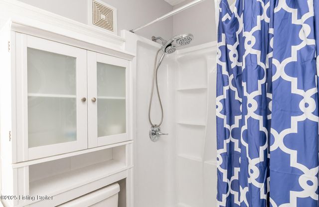 7052 Wildwood Cir 107, Louisville, KY 40291