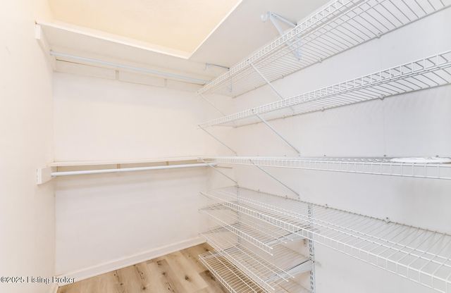 7052 Wildwood Cir 107, Louisville, KY 40291