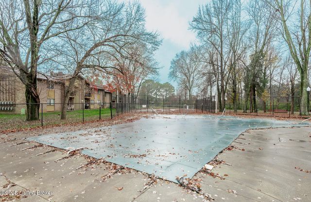 7052 Wildwood Cir 107, Louisville, KY 40291