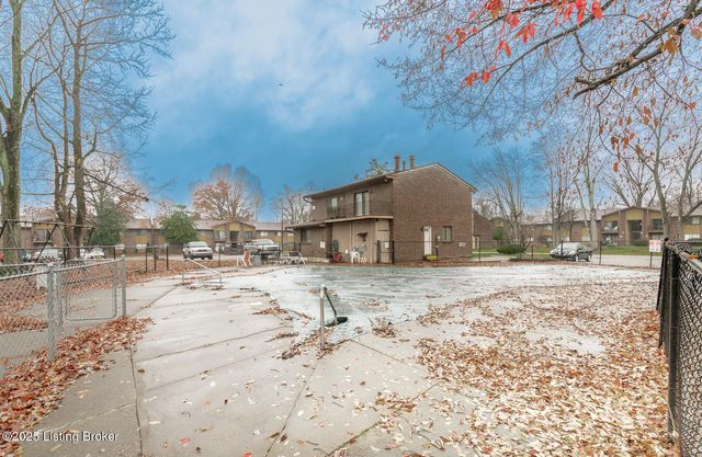 7052 Wildwood Cir 107, Louisville, KY 40291