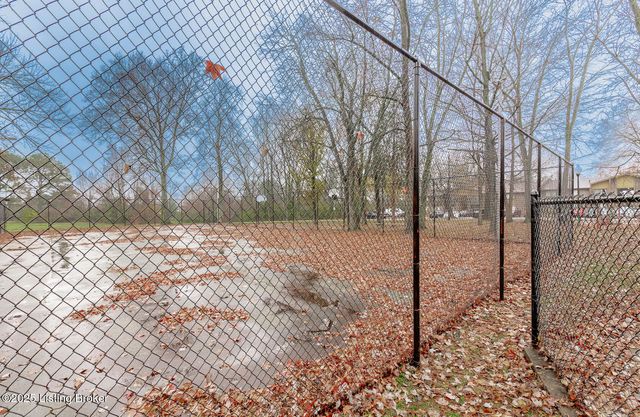 7052 Wildwood Cir 107, Louisville, KY 40291