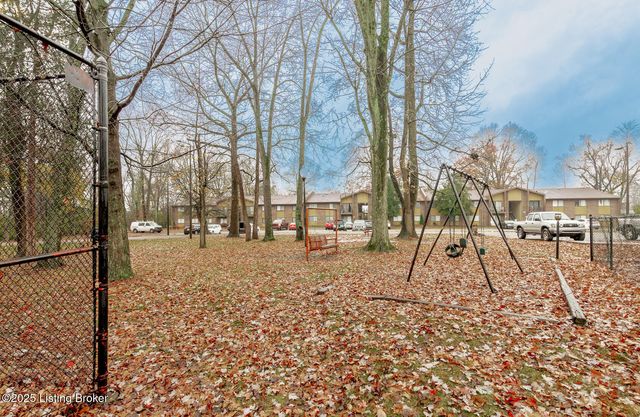 7052 Wildwood Cir 107, Louisville, KY 40291