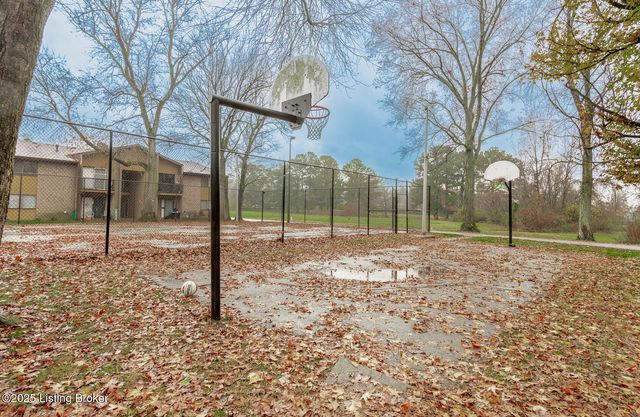 7052 Wildwood Cir 107, Louisville, KY 40291