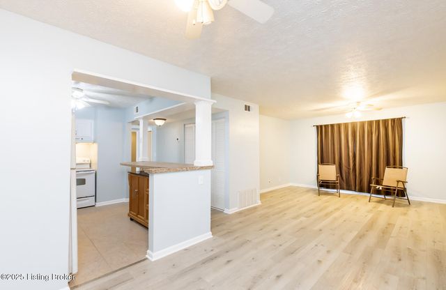 7052 Wildwood Cir 107, Louisville, KY 40291