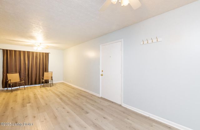 7052 Wildwood Cir 107, Louisville, KY 40291