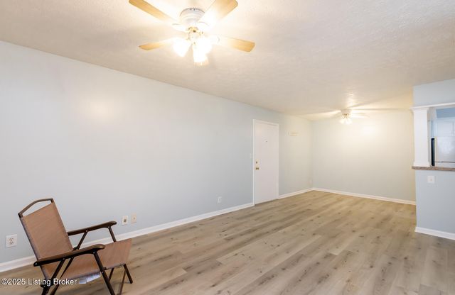 7052 Wildwood Cir 107, Louisville, KY 40291