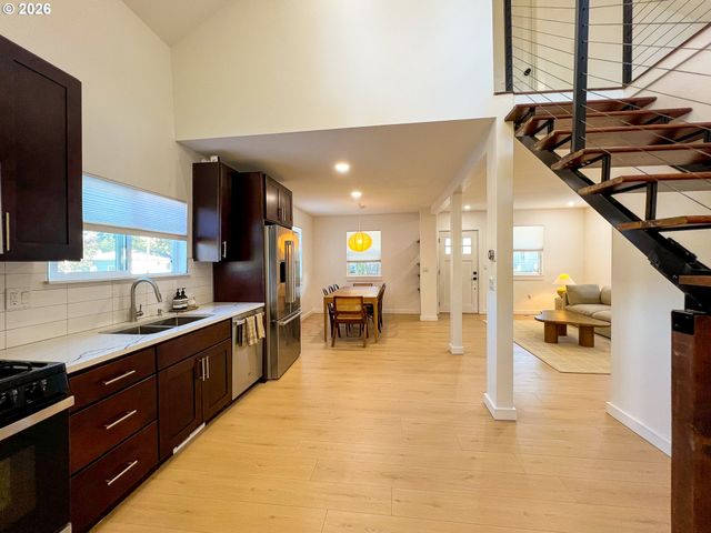 10027 Se KNIGHT St, Portland, OR 97266