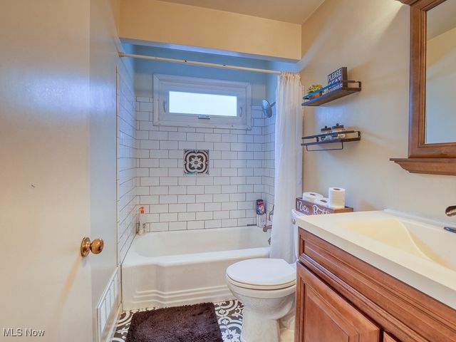 22370 Bartlett Drive, Rocky River, OH 44116