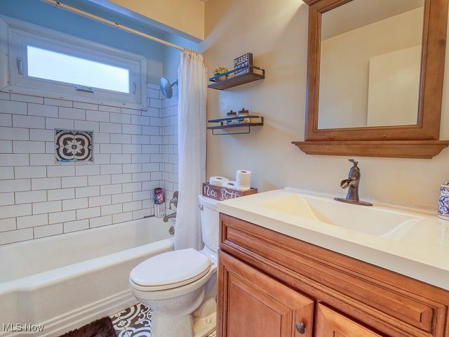 22370 Bartlett Drive, Rocky River, OH 44116