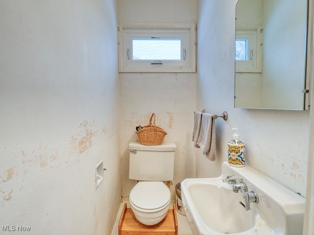 22370 Bartlett Drive, Rocky River, OH 44116