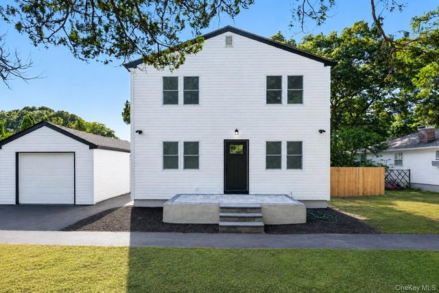 118 Floyd Road, Shirley, NY 11967