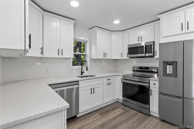 118 Floyd Road, Shirley, NY 11967