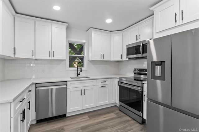 118 Floyd Road, Shirley, NY 11967