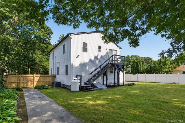 118 Floyd Road, Shirley, NY 11967