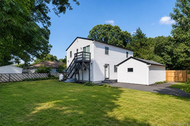118 Floyd Road, Shirley, NY 11967