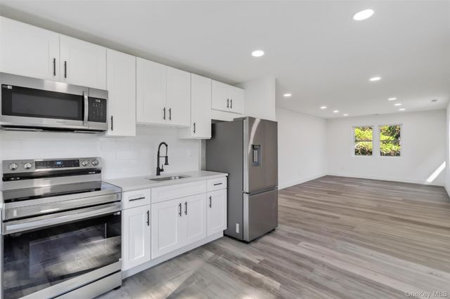 118 Floyd Road, Shirley, NY 11967