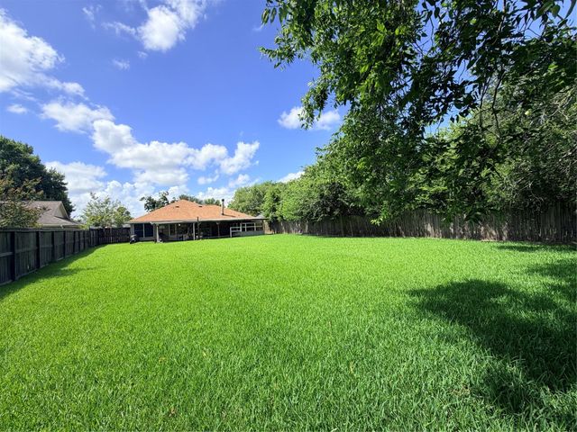 8602 Lazy Brook Lane, La Porte, TX 77571